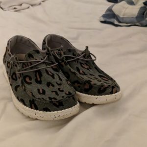 HEY DUDE LIKE NEW CHEETAH PRINT SHOES